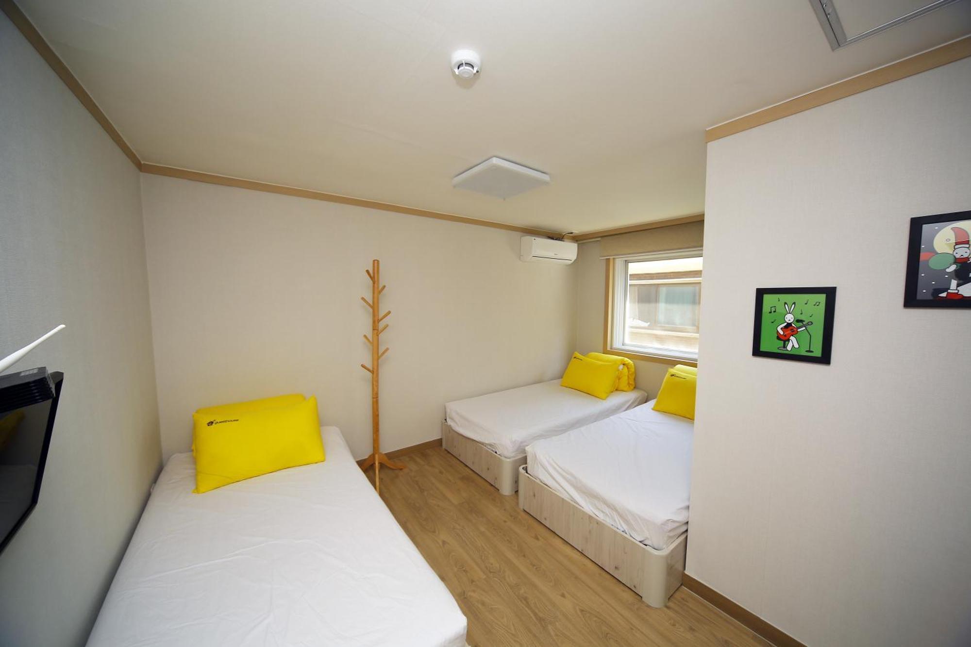 24 Guesthouse Kyunghee University Сеул Номер фото